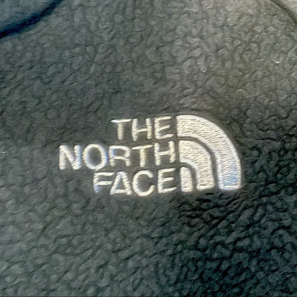 The North Face Fleece Jacket with Full Front Zipper. Black XS. - Picture 4 of 7